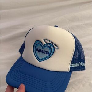 Halotied blue trucker hat
